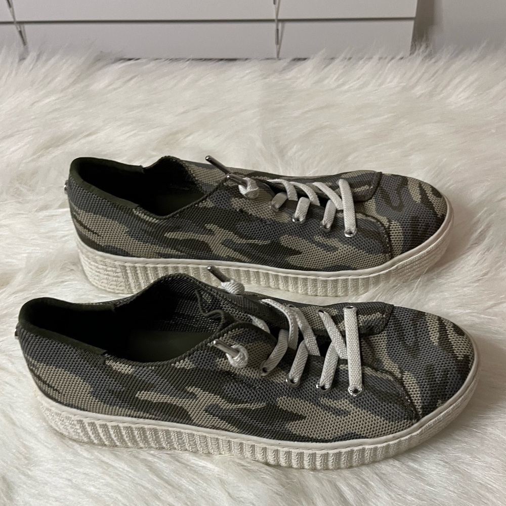 MADDEN NYC ECO LUX GLYCERINE GREEN CAMO PRINT SNEAKERS SHOES Size 8W, EUR 40 - Picture 4 of 8